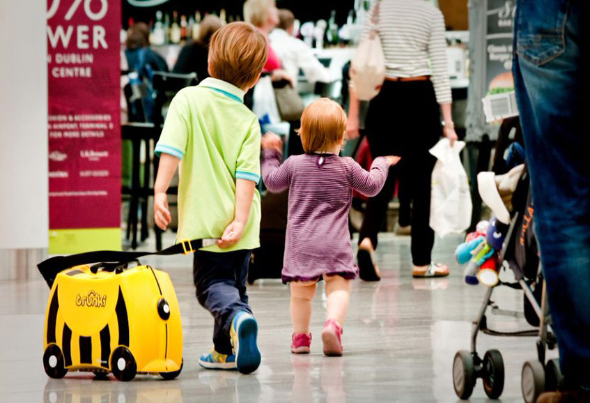 toddlers_with_suitcase toddlers with suitcase travelling with children